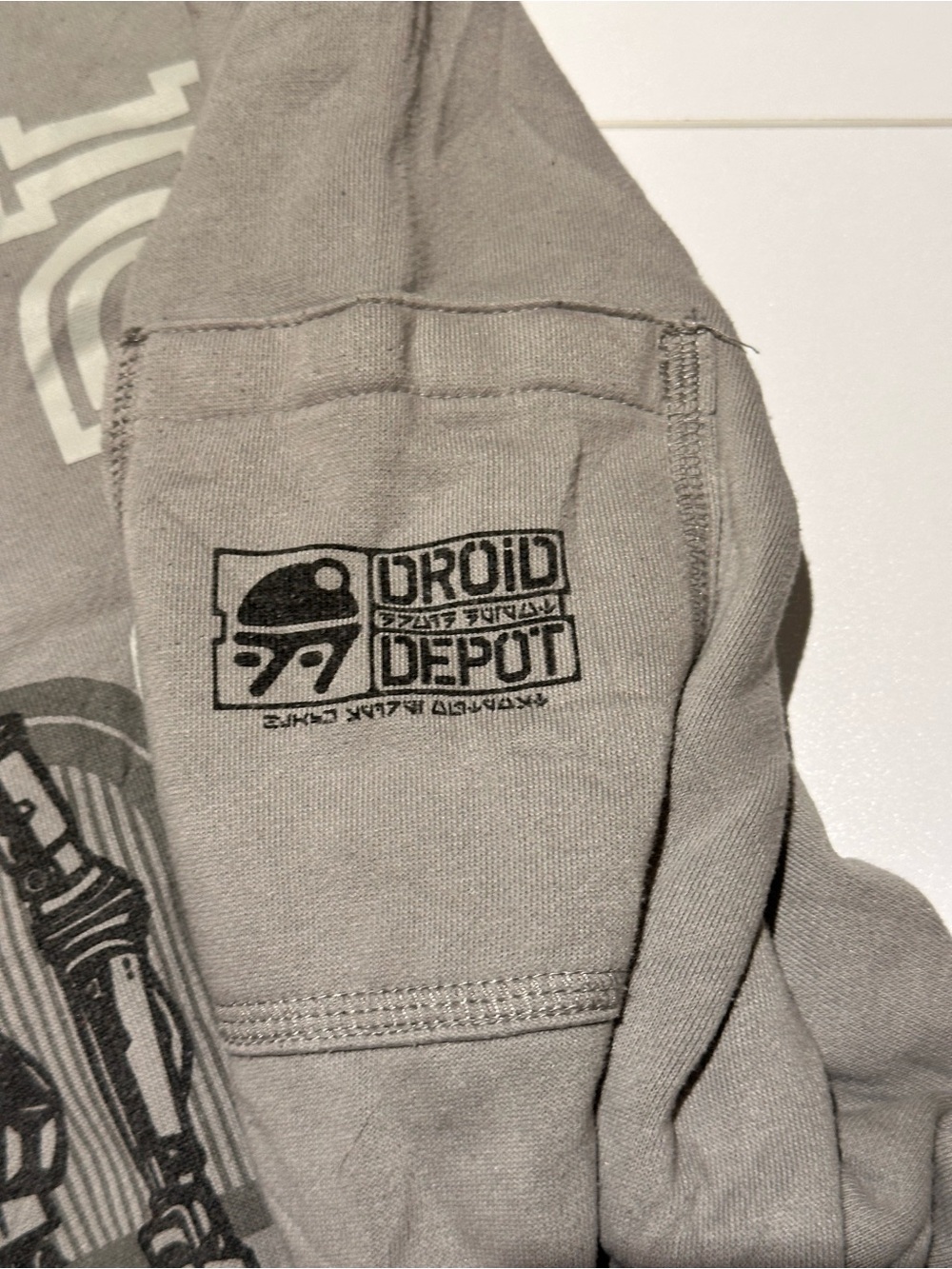 Star Wars Men’s Crewneck Sweatshirt - Gray with Bounty Hunter Graphic - Picture 4 of 9